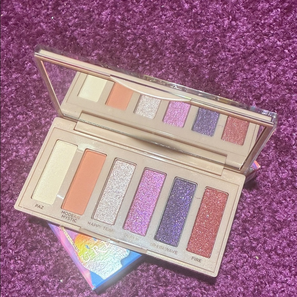 Urban Decay Smiley Eyeshadow Palette - Cream, Pink, Purple, Red